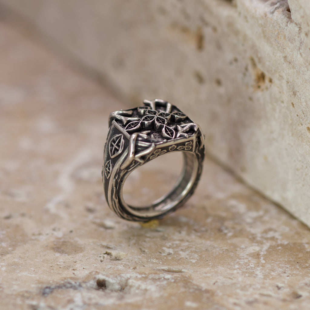 Thorn Atelier Statement Ring